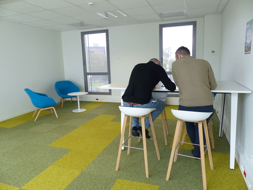 Photo d'un espace de travail de la pépinière d'entreprises Digital Square